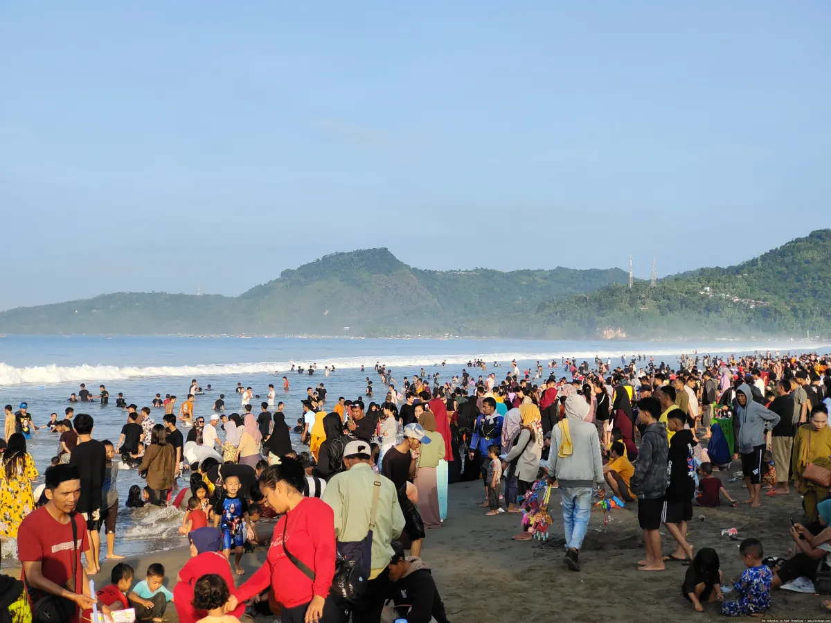Pantai Palabuhanratu, pemandangan laut memesona