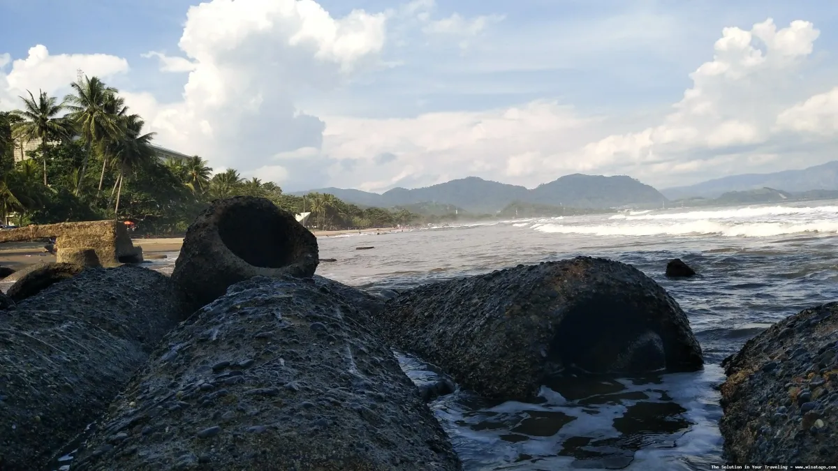 Pantai Palabuhanratu, pesona laut selatan