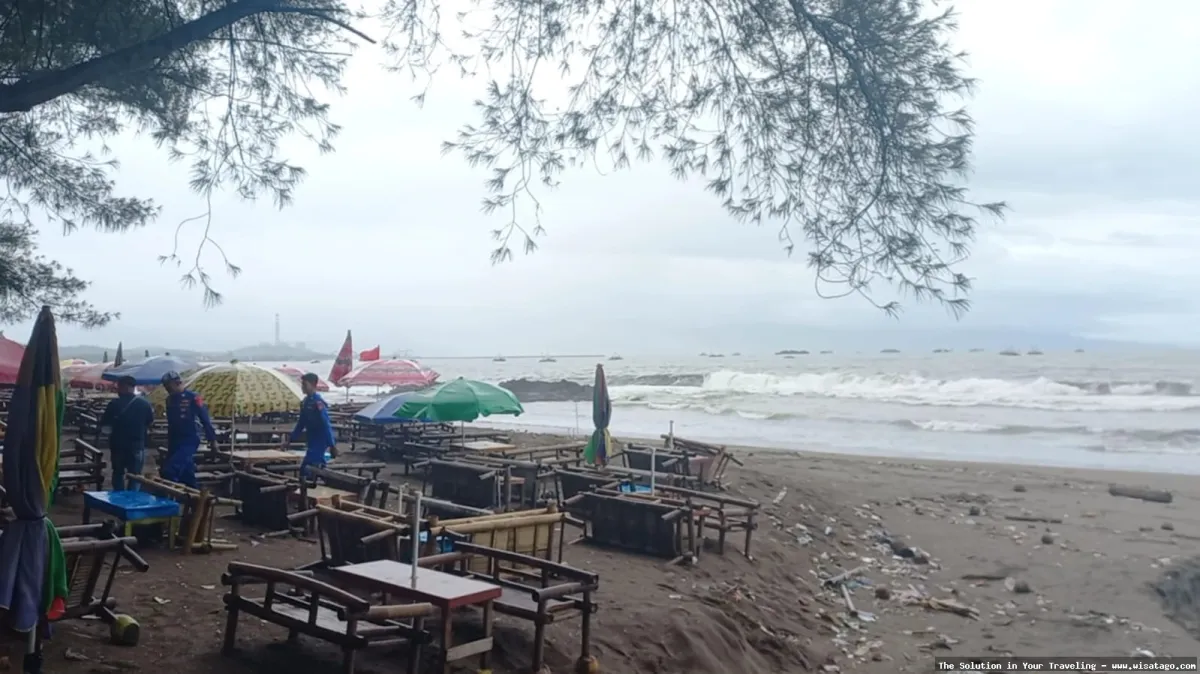Pantai Palabuhanratu: ombak dan pasirnya indah