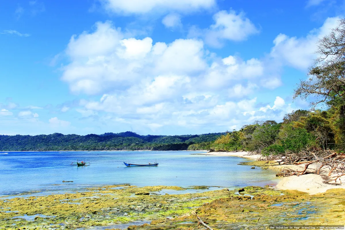 Pantai Pancur: keindahan alam memukau
