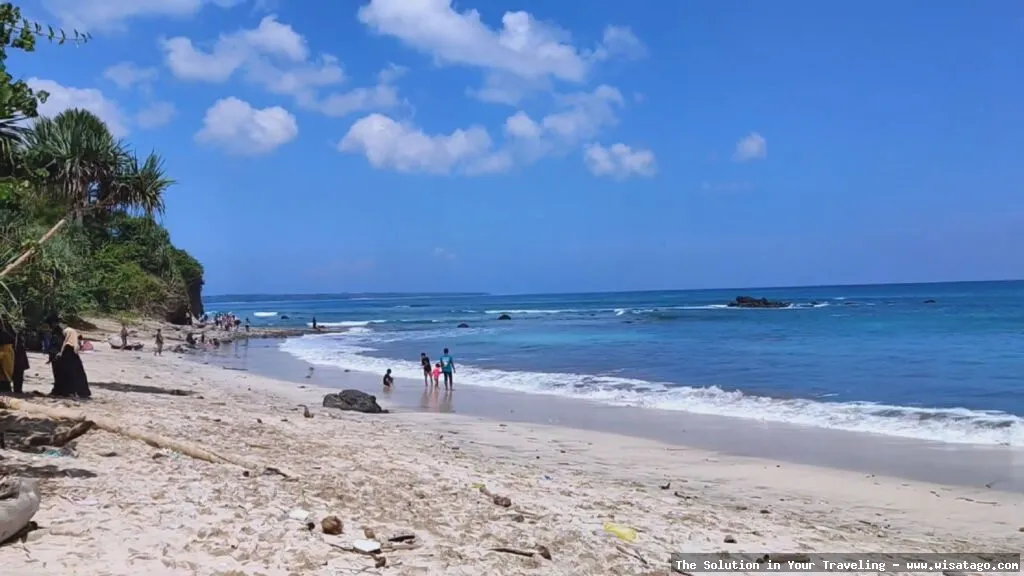Pantai Pancur, keindahan alam Banyuwangi.