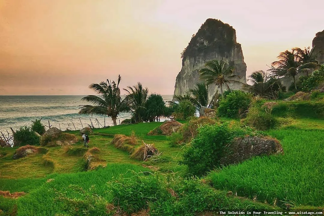 Pantai Pangasan, keindahan alam Kebumen