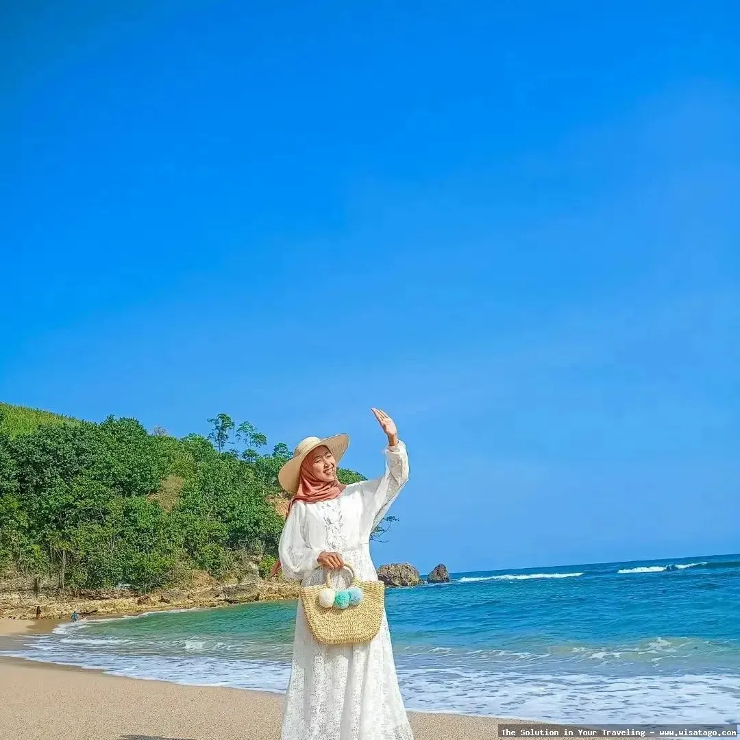 Pantai Pangi: keindahan alam memukau