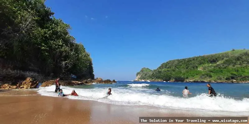 Pantai Pangi, keindahan alam Blitar