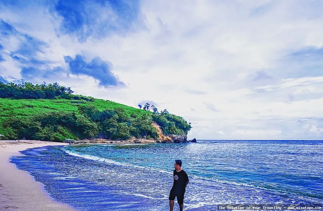 Pantai Pangi: Keindahan pantai selatan.