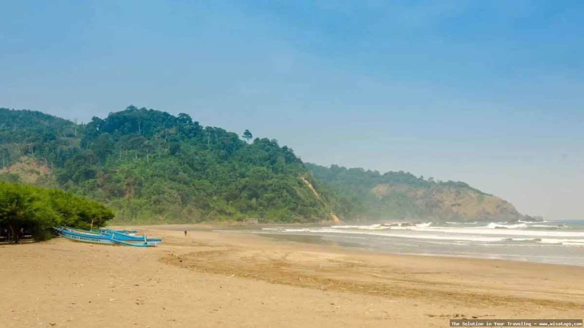 Pantai Pangi: keindahan alam memukau