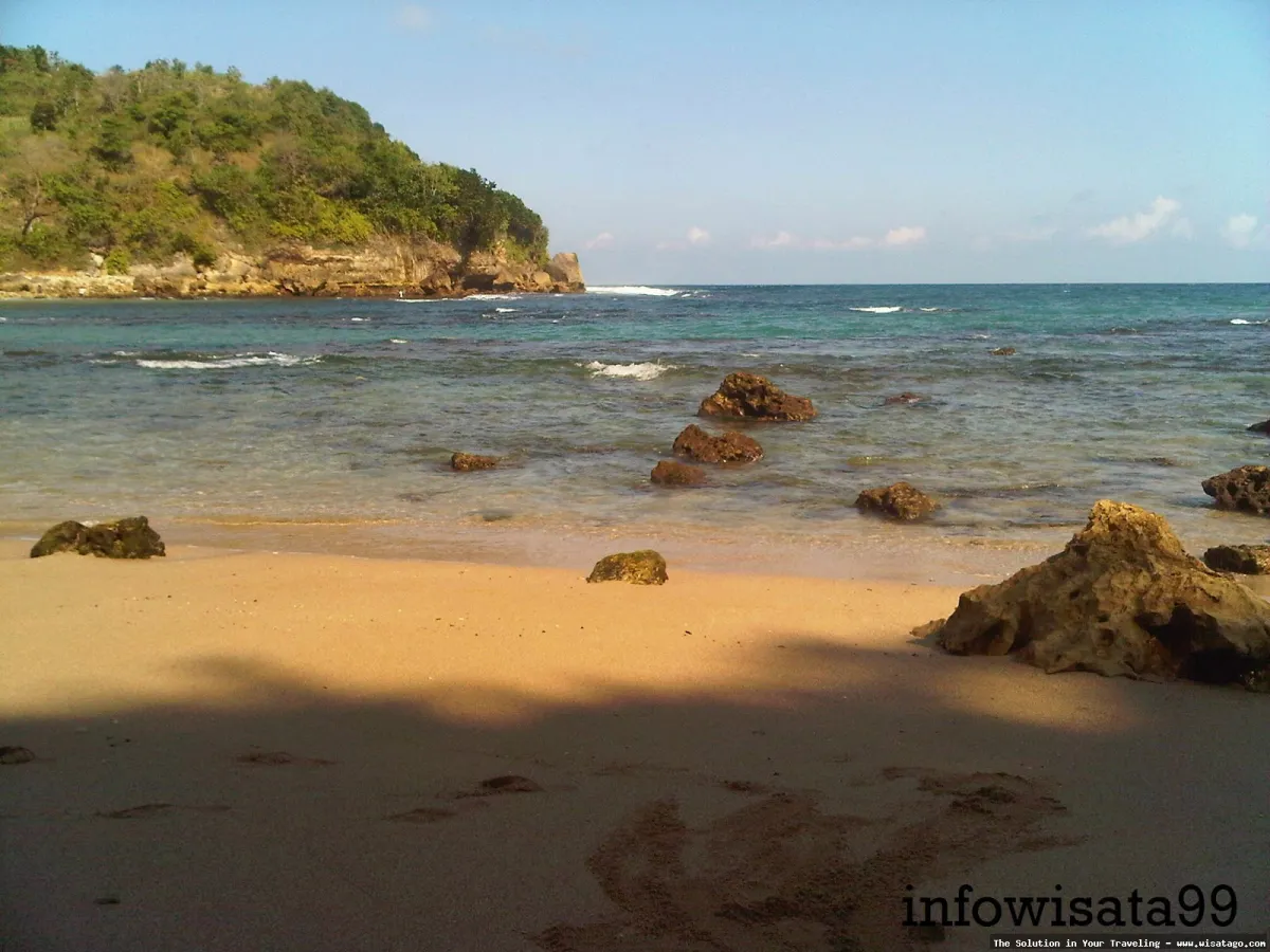 Pantai Pangi Blitar yang indah mempesona