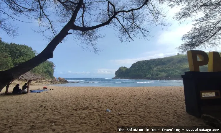 Pantai Pangi Blitar, pemandangan indah.