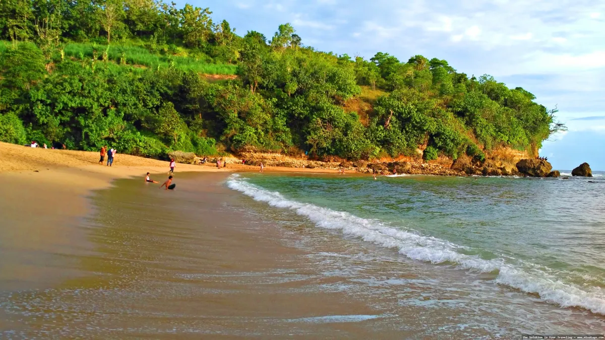 Pantai Pangi Blitar yang menawan