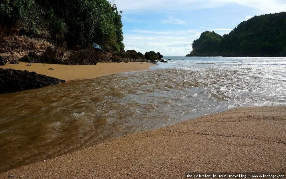 Pantai Pangi Blitar, pasirnya yang indah