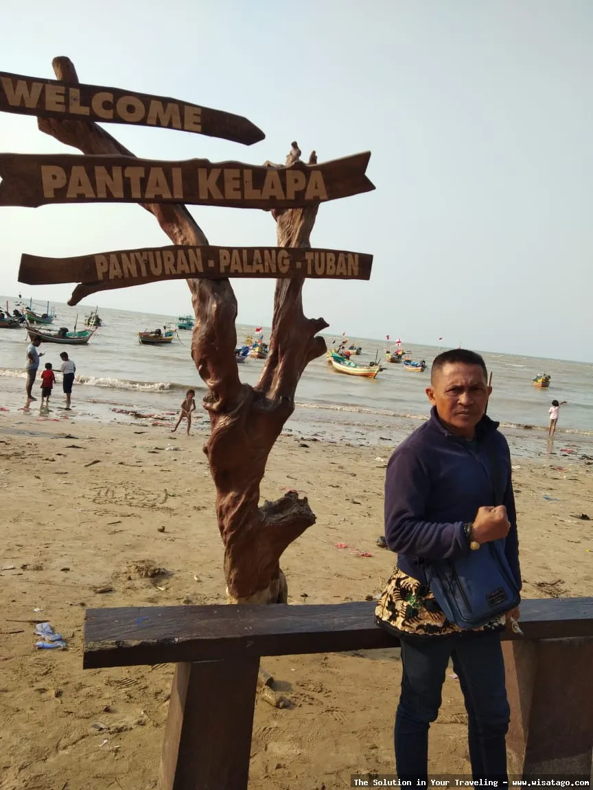 Pantai Panyuran: keindahan pantai yang tenang