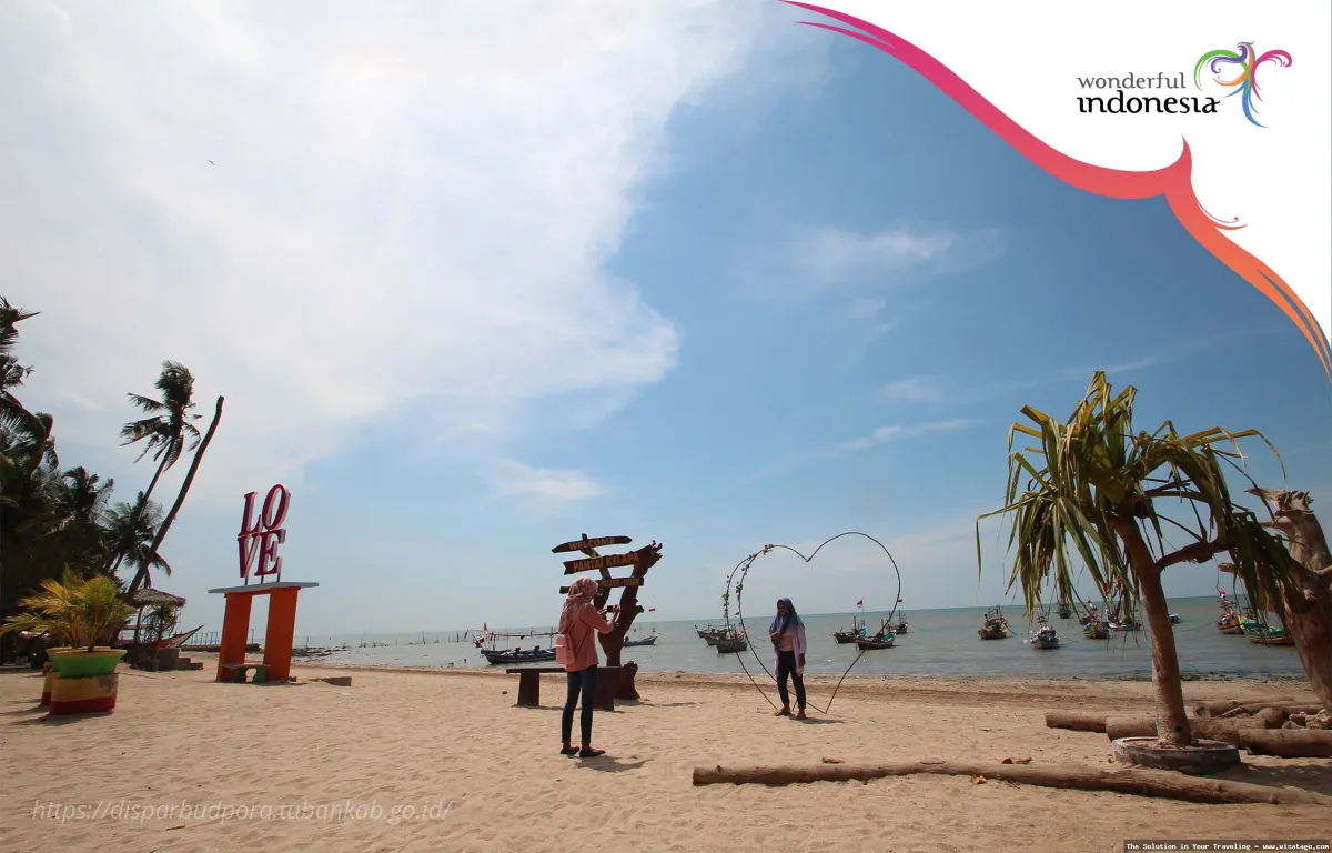 Pantai Panyuran, keindahan laut Jawa.