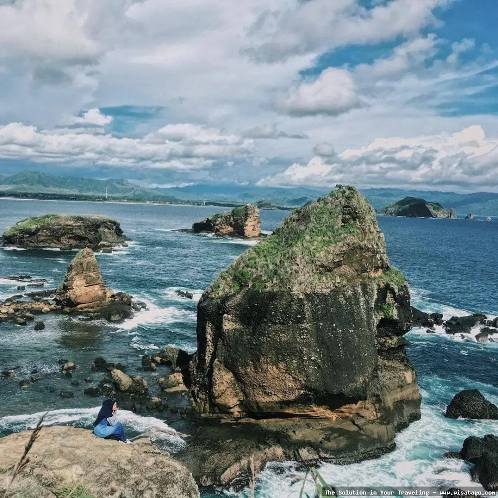 Pantai Papuma: keindahan alam memukau