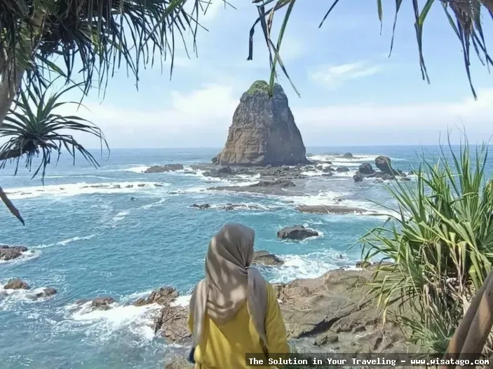 Pantai Papuma: keindahan alam memukau