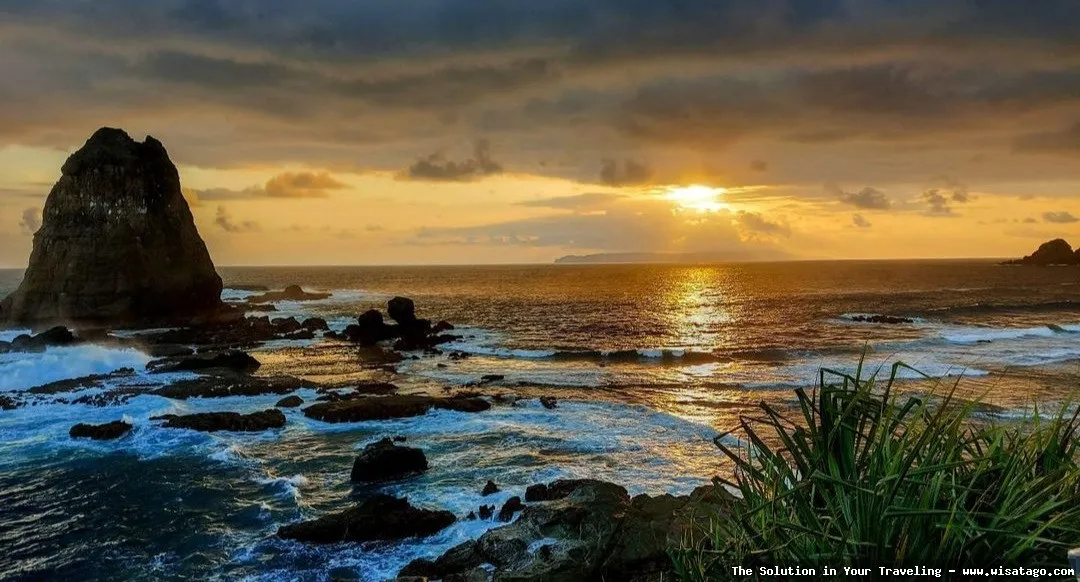 Pantai Papuma: Keindahan alam memukau