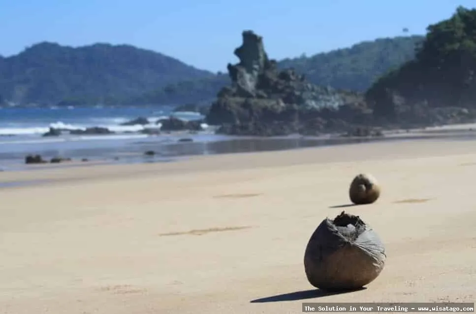 Pantai Parang Kursi, tebing karang eksotis