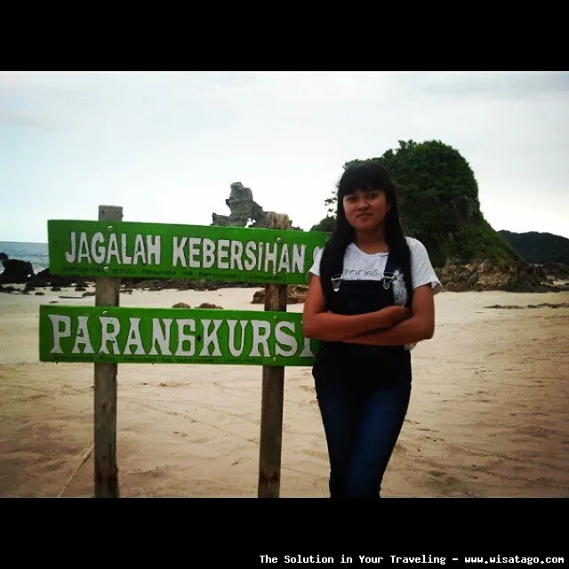 Pantai Parang Kursi, tebing karang eksotis