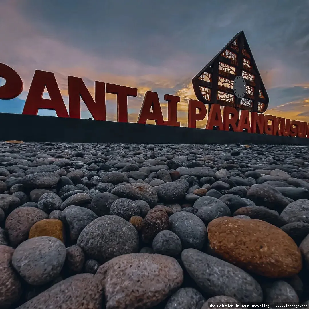 Pantai Parangkusumo: Tips, Harga Tiket, Kuliner, Lokasi, Fasilitas dan Spot