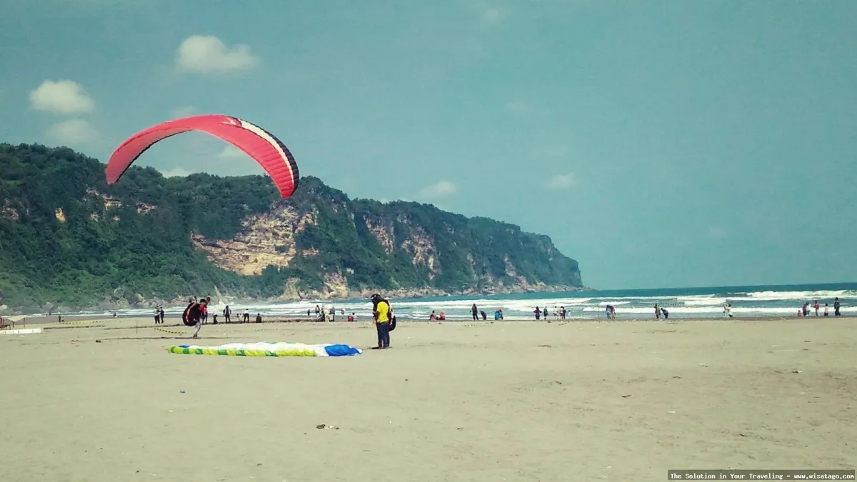 Pantai Parangkusumo: hamparan pasir luas.