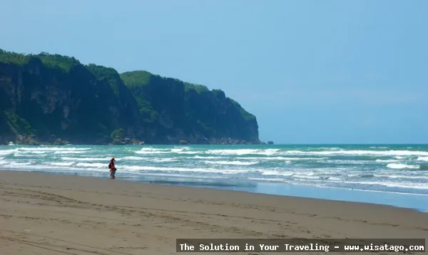 Pantai Parangkusumo, hamparan pasir luas.