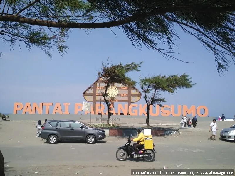 Pantai Parangkusumo Yogyakarta, pasir vulkanik eksotis