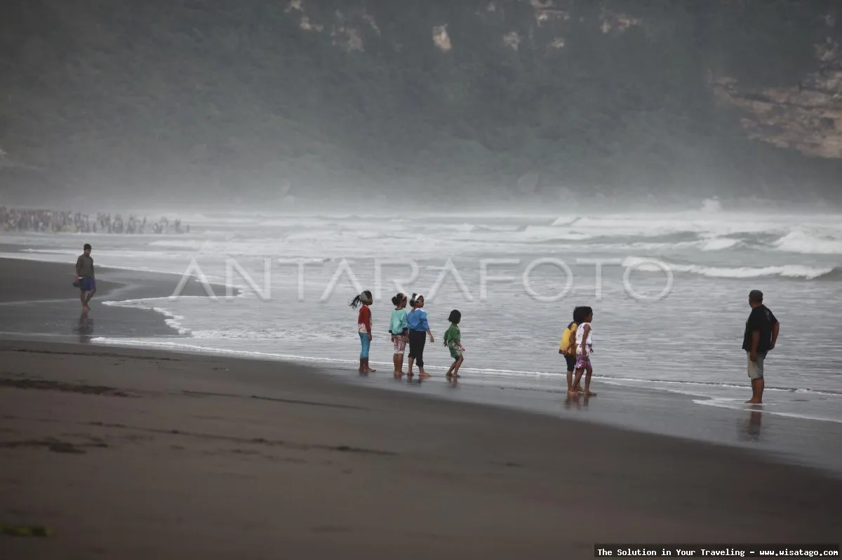 Pantai Parangkusumo Yogyakarta, hamparan pasir luas