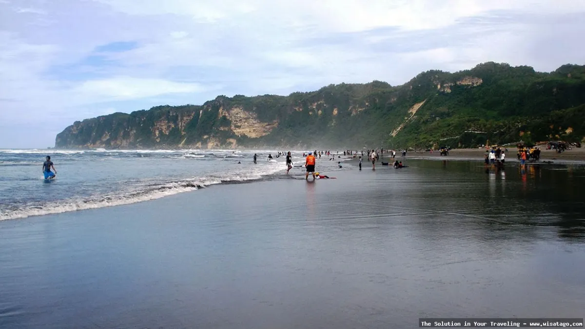 Pantai Parangtritis, pasir luas membentang