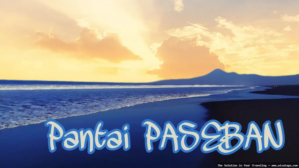 Pantai Paseban dengan ombak biru