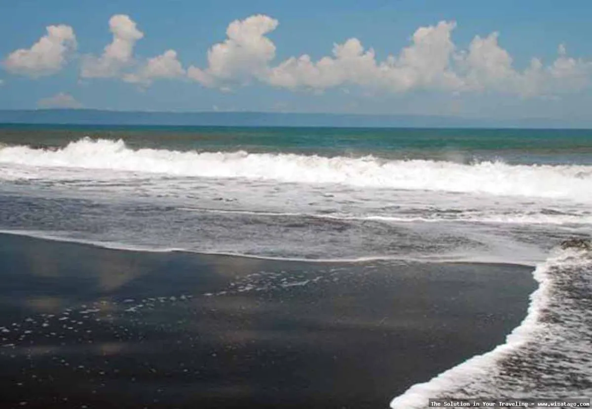 Pantai Paseban dengan pemandangan indah