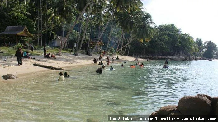 Pantai Pasir Manang yang mempesona.