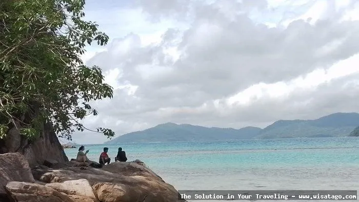 Pantai Pasir Manang yang indah mempesona
