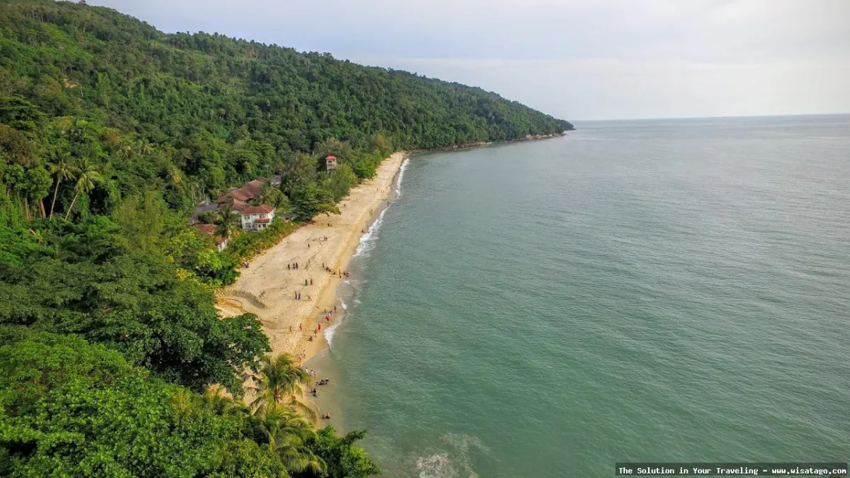 Pantai Pasir Panjang yang memukau alami