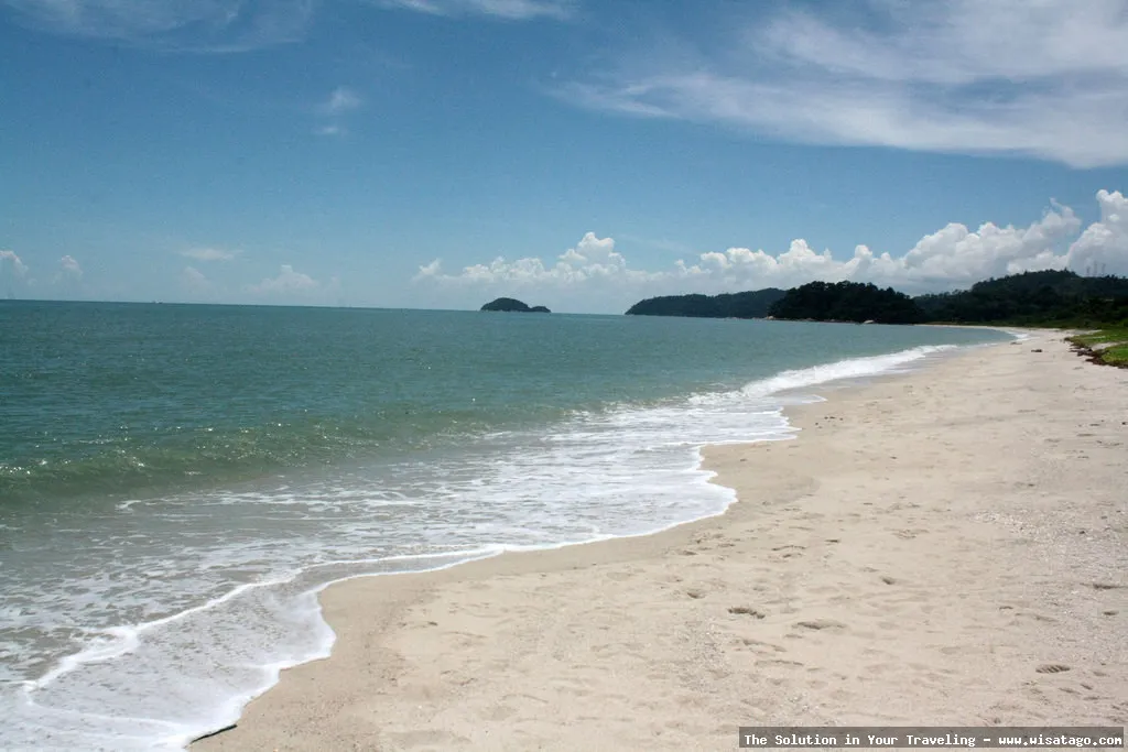Pantai Pasir Panjang yang memukau alami