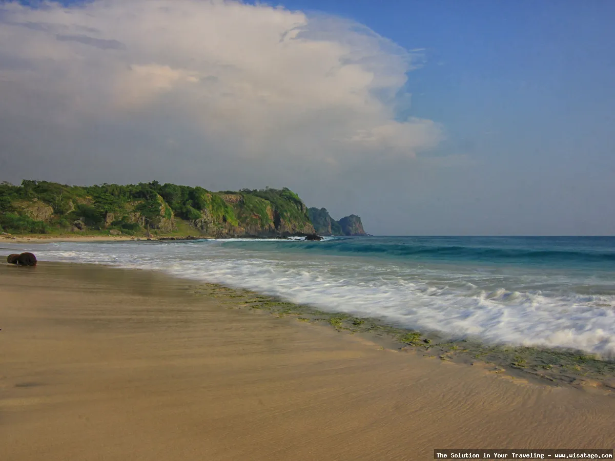 Pantai Pasir Panjang yang memukau alami