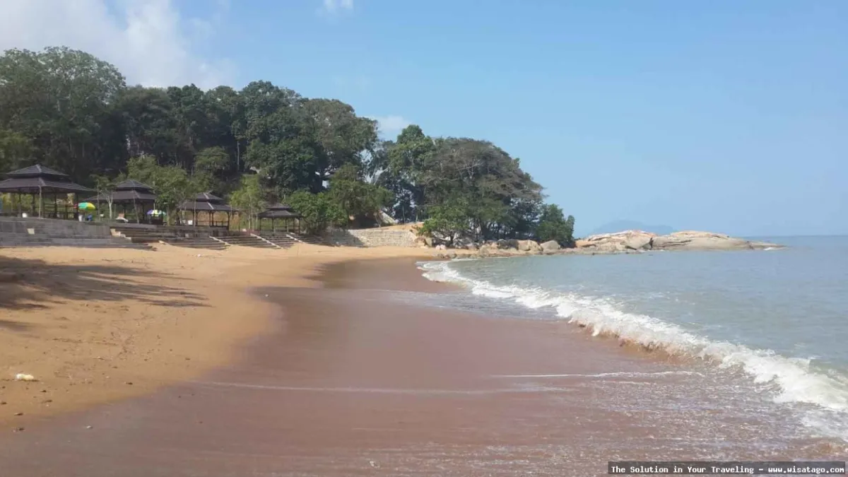 Pantai Pasir Panjang dengan panorama indah