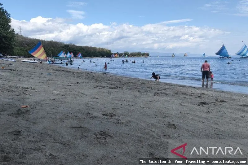 Pantai Pasir Putih yang memukau alami