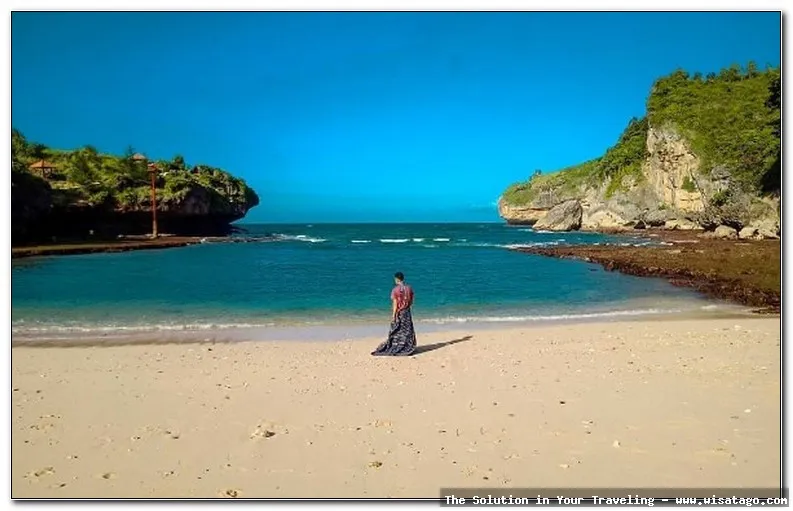 Pantai Pasir Putih indah mempesona alami