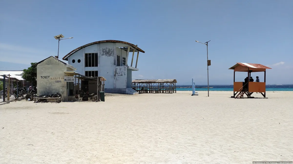Pantai Pasir Putih indah mempesona alami