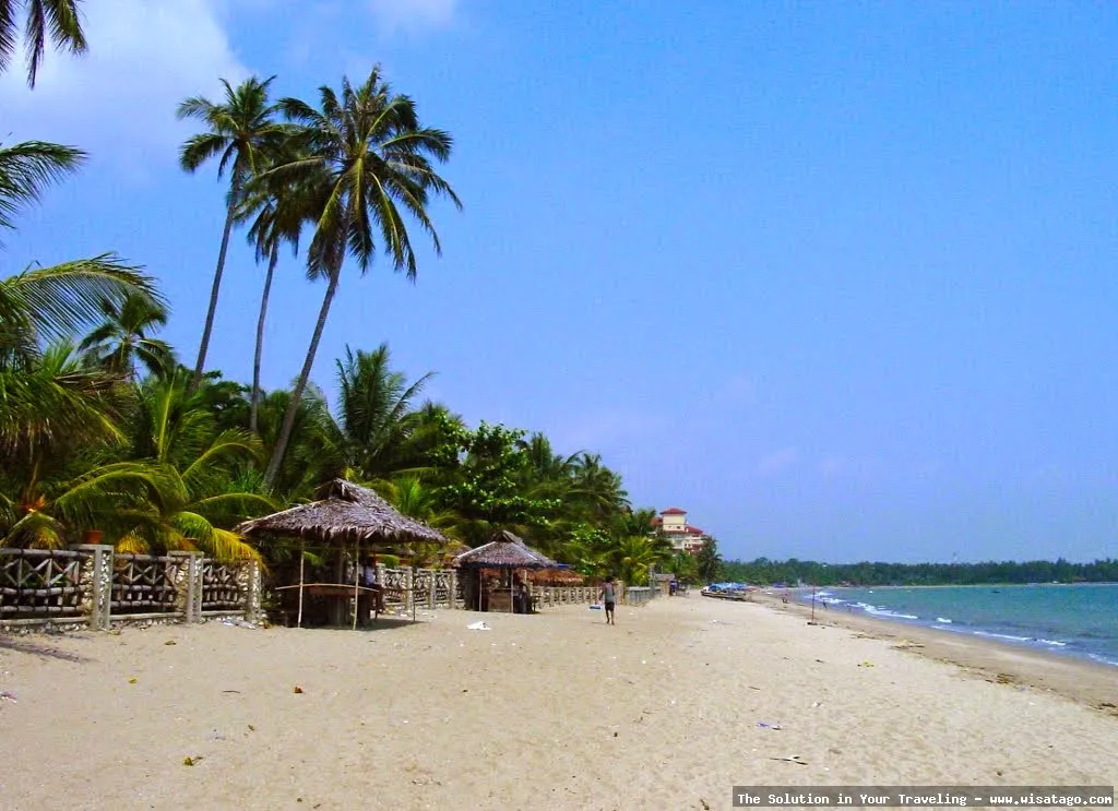 Pantai Pasir Putih indah mempesona alami