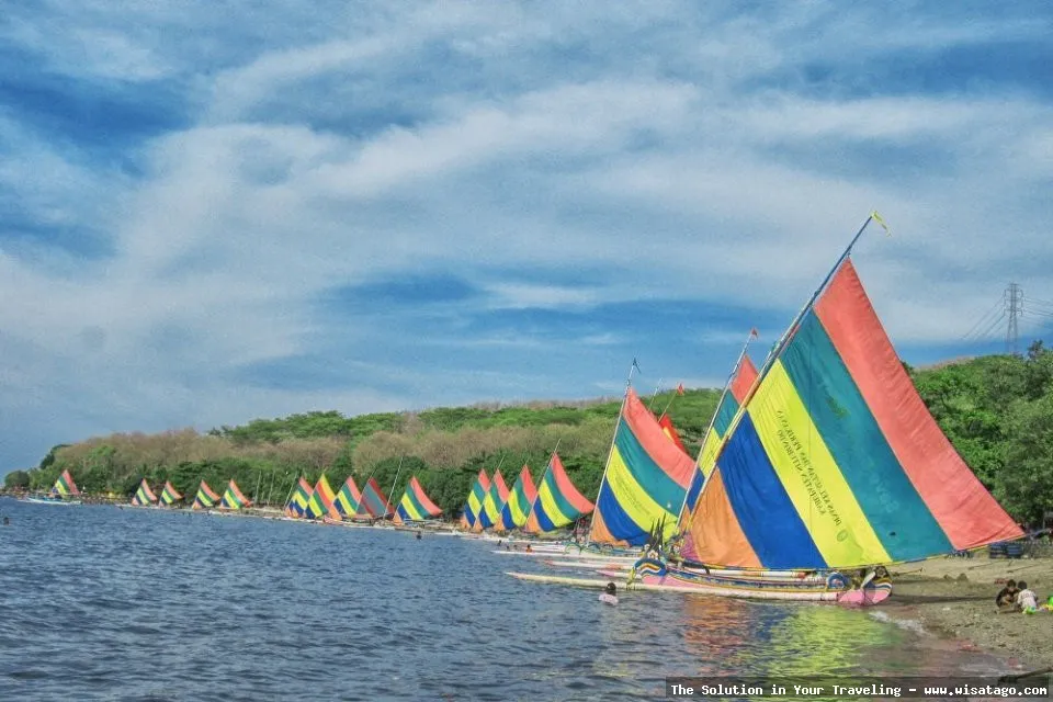 Pantai Pasir Putih indah mempesona alami
