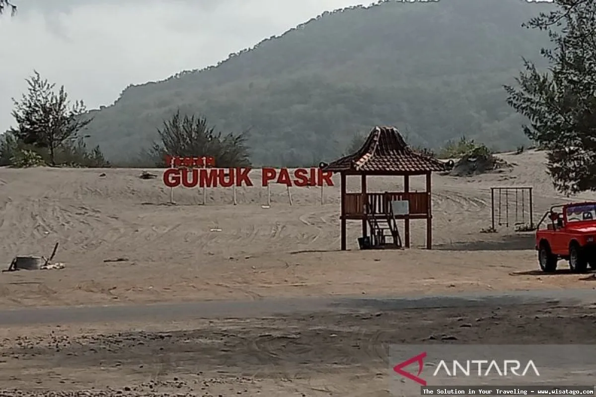Pantai Pasir Setumpuk yang memukau alami