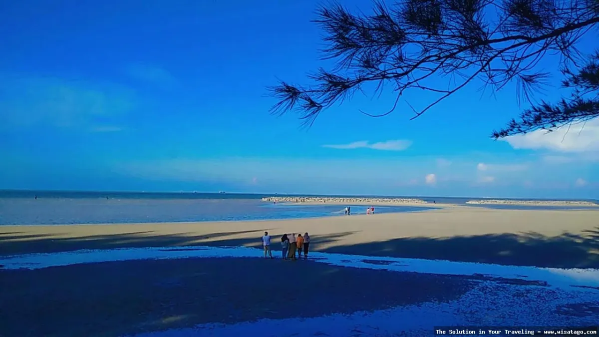 Pantai Pasir Setumpuk yang menawan.