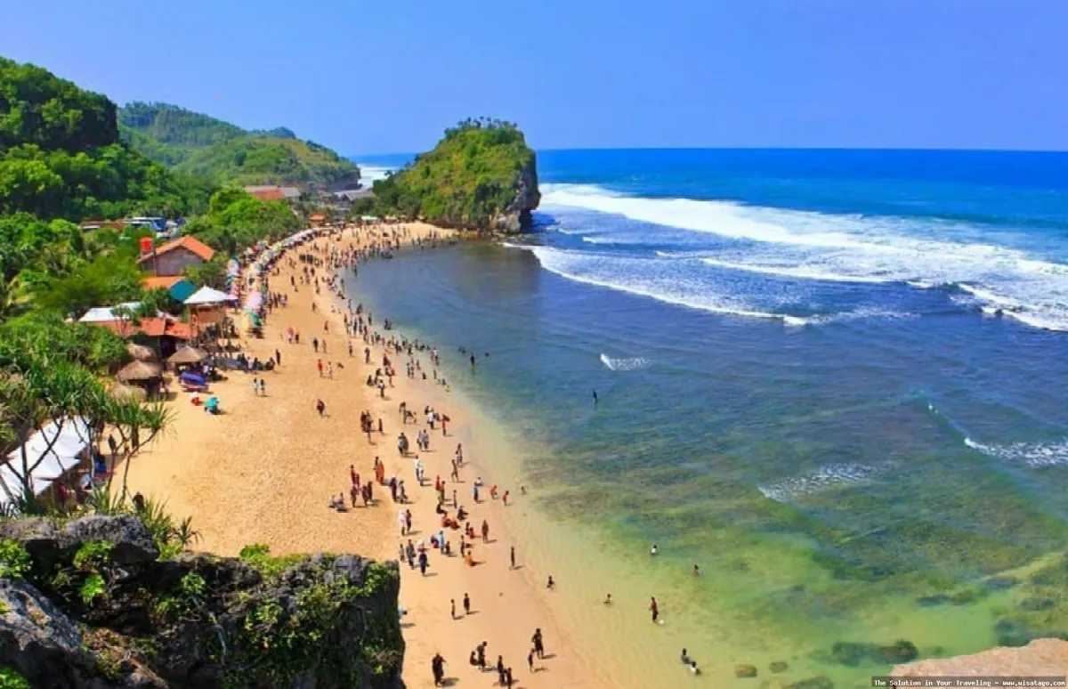 Pantai Pasir Setumpuk yang menawan alami