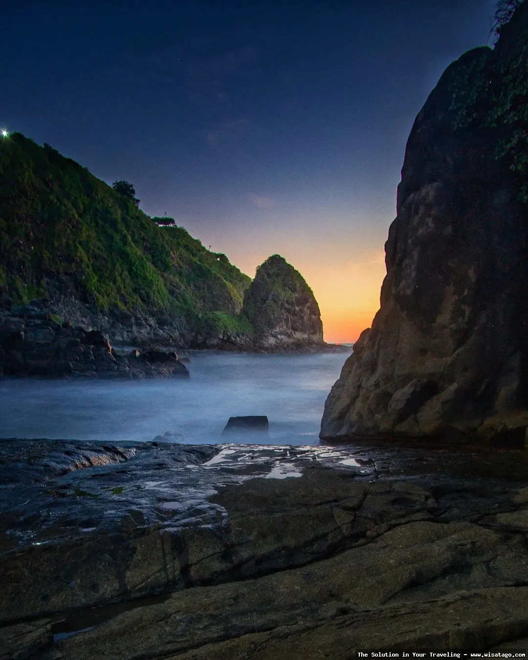 Pantai Payangan, keindahan alam menawan.