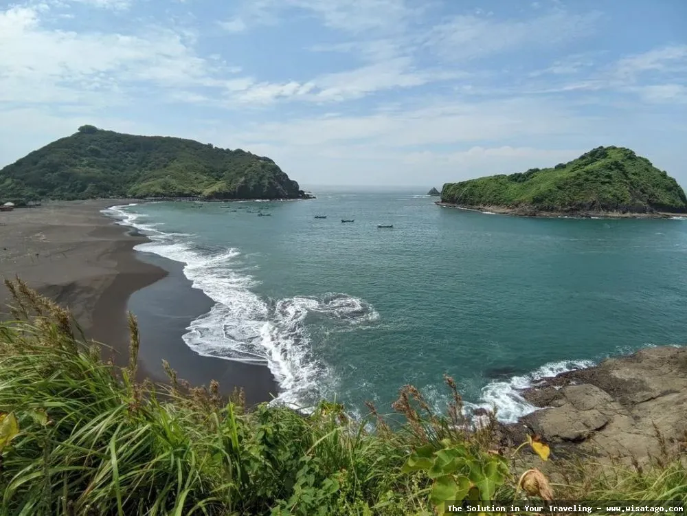Pantai Payangan Jember, pemandangan eksotis.