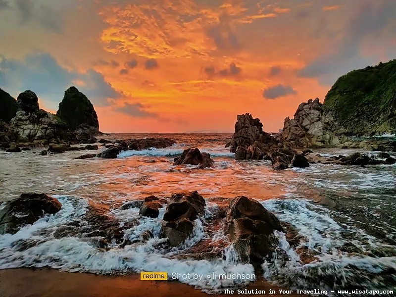 Pantai Payangan Jember, pemandangan eksotis.
