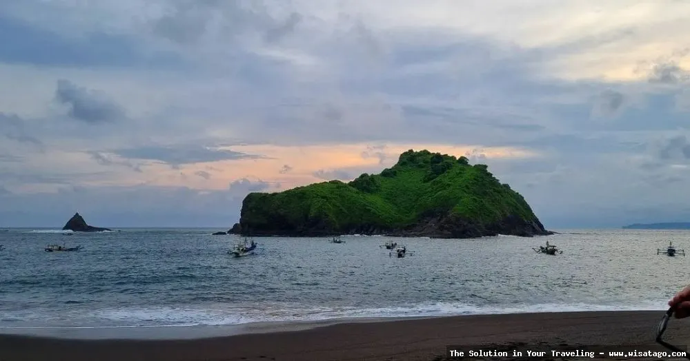Pantai Payangan Jember, keindahan alam