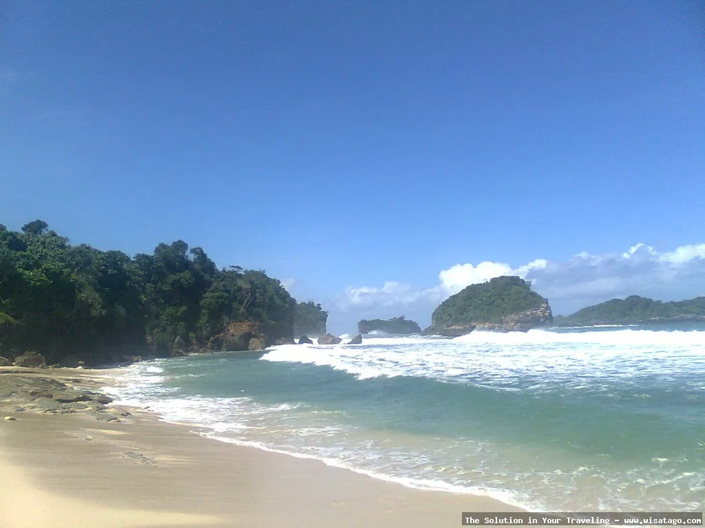 Pantai Peh Pulo, surga tersembunyi Pacitan