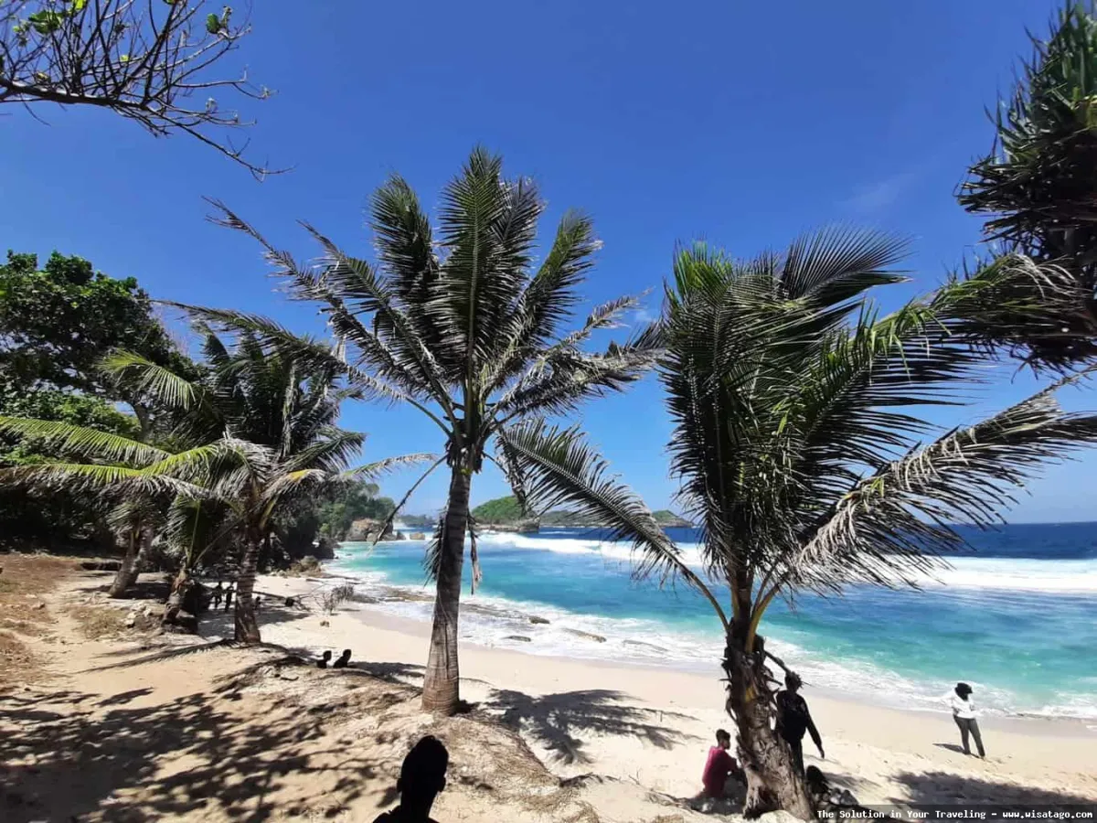 Pantai Peh Pulo dengan pasir putih