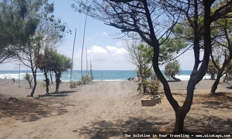 Pantai Pelangi, keindahan alam memukau